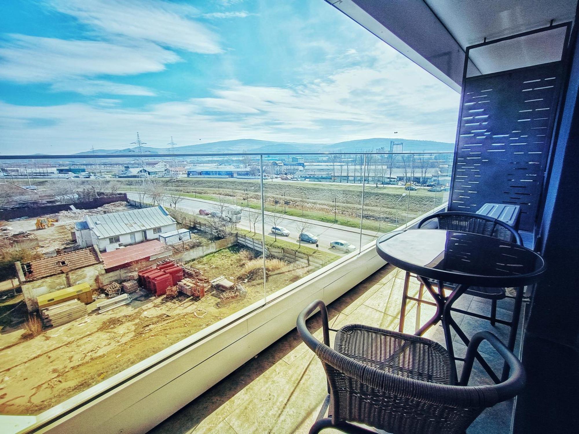 Super Apartments Near Airport With Shop & Free Parking Iasi Bagian luar foto