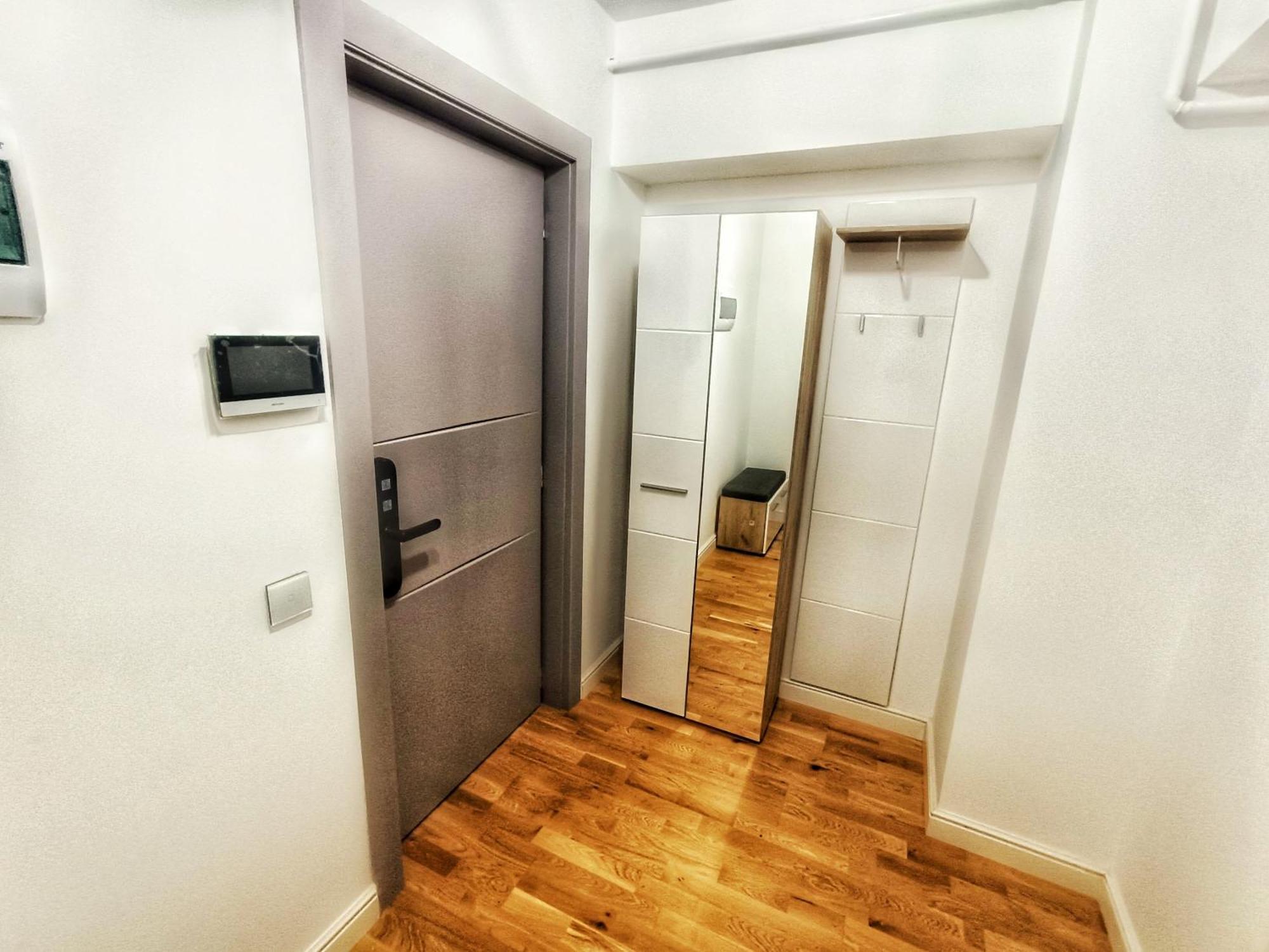 Super Apartments Near Airport With Shop & Free Parking Iasi Bagian luar foto