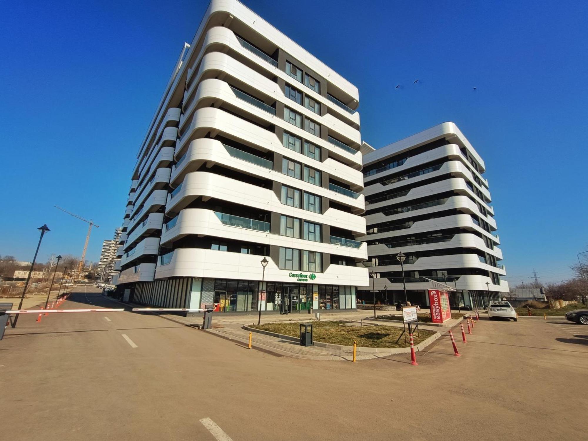 Super Apartments Near Airport With Shop & Free Parking Iasi Bagian luar foto