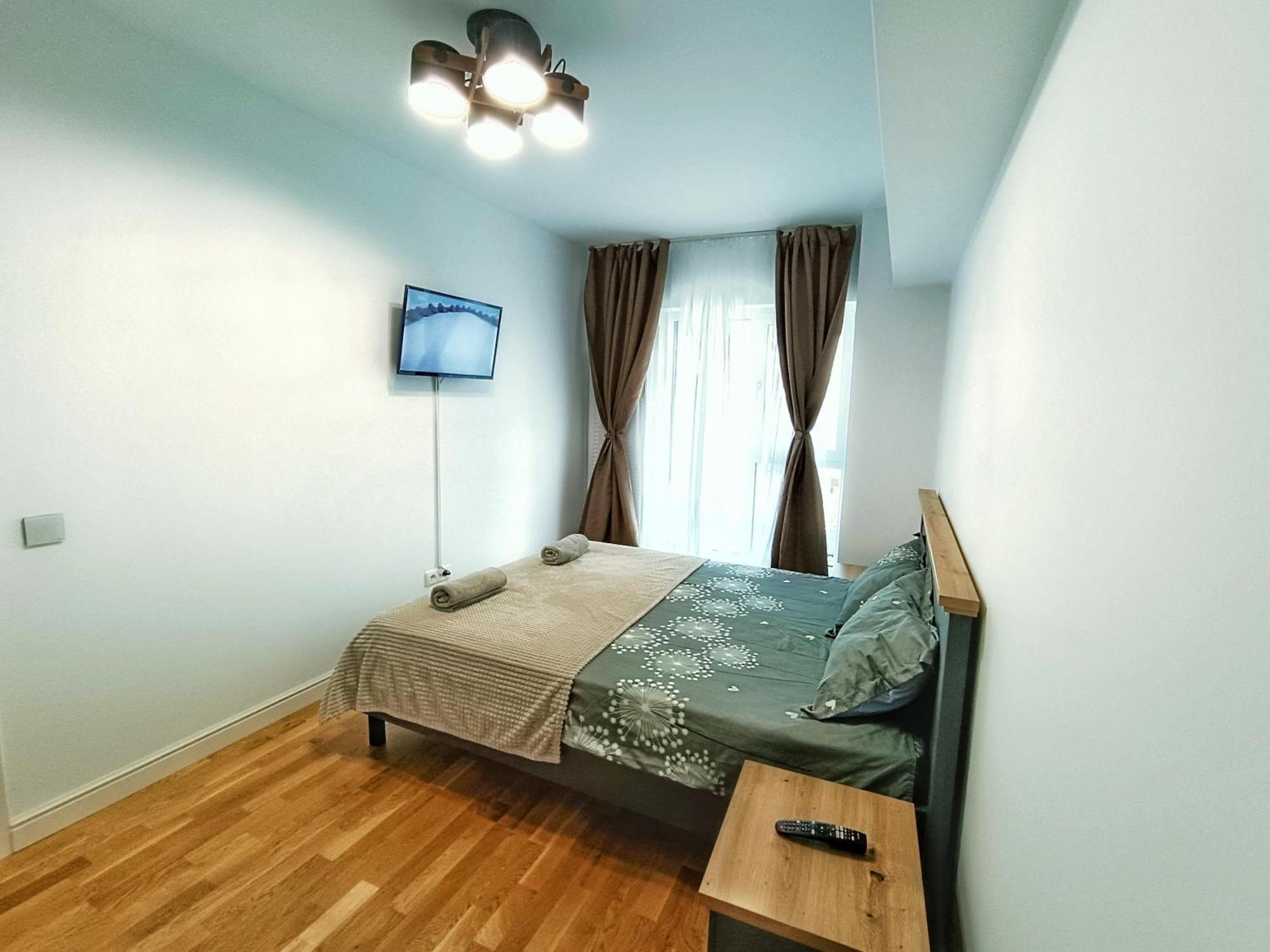 Super Apartments Near Airport With Shop & Free Parking Iasi Bagian luar foto